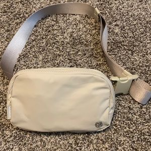 EVERYWHERE BELT BAG *EXTENDED STRAP
Trench